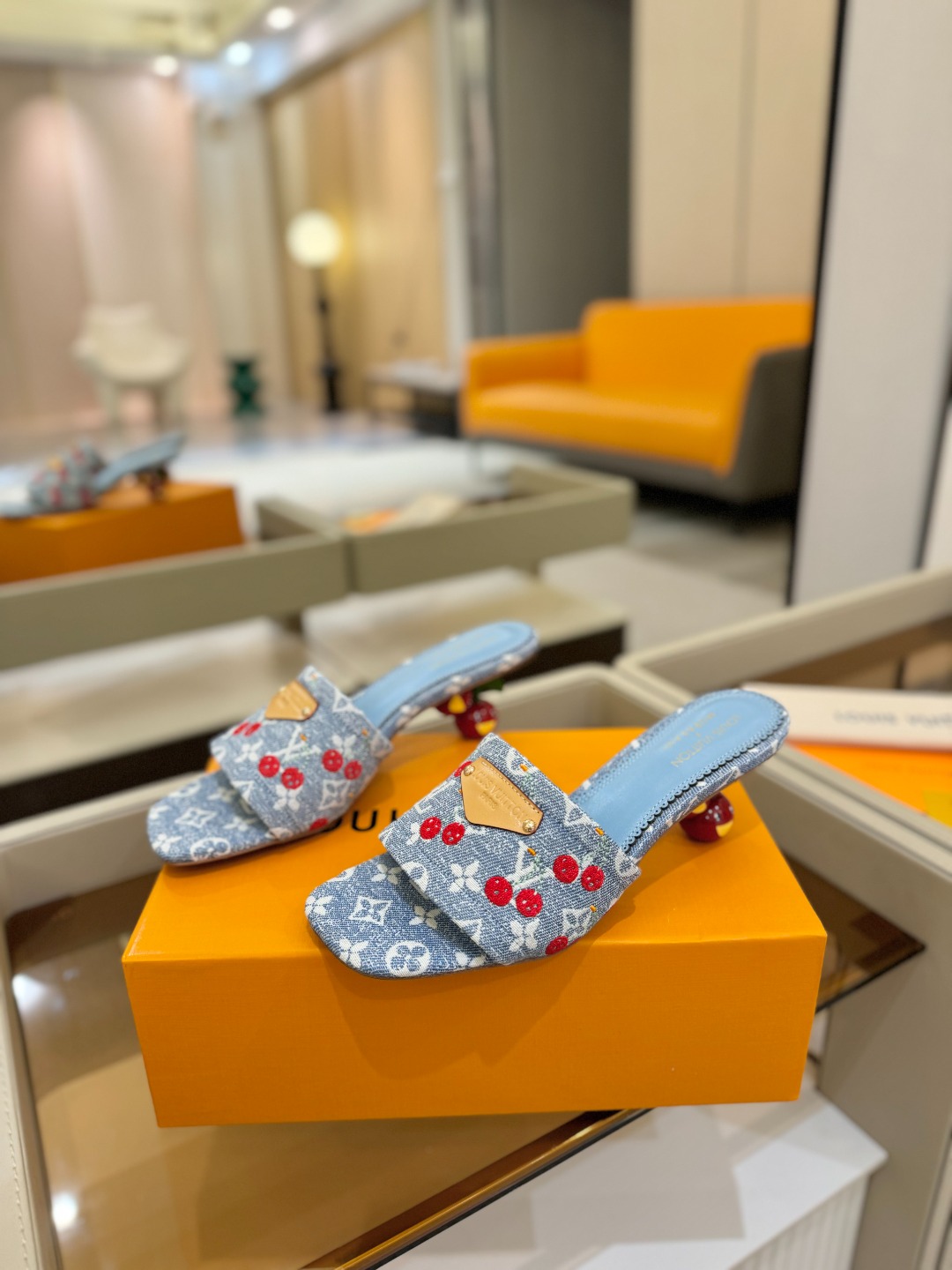 Louis Vuitton 2025 款官网系列！完美楦型、新元素樱桃电绣装饰更显优雅气质、上脚舒适好看