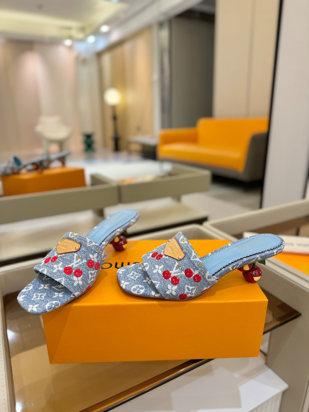 Louis Vuitton 2025 款官网系列！完美楦型、新元素樱桃电绣装饰更显优雅气质、上脚舒适好看