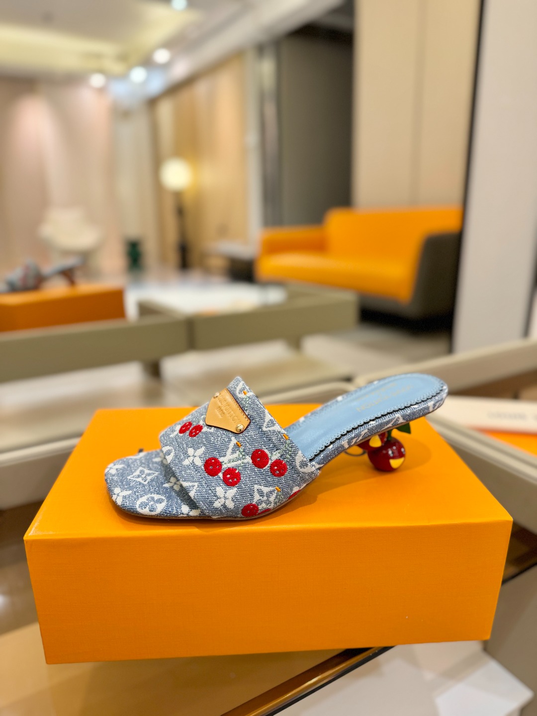 Louis Vuitton 2025 款官网系列！完美楦型、新元素樱桃电绣装饰更显优雅气质、上脚舒适好看