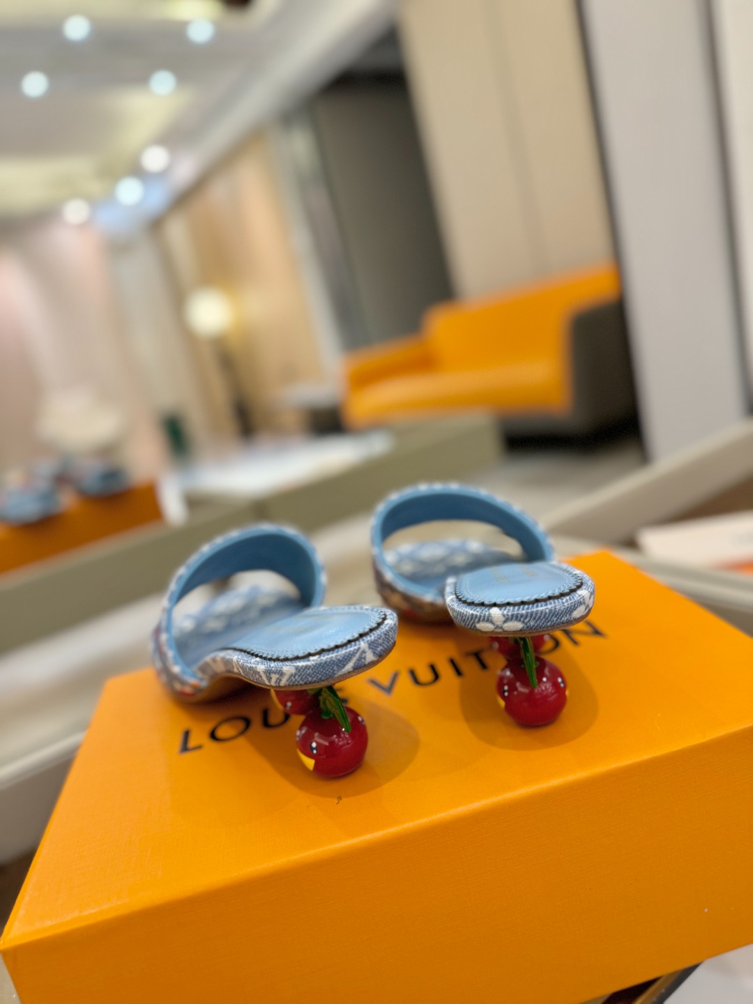 Louis Vuitton 2025 款官网系列！完美楦型、新元素樱桃电绣装饰更显优雅气质、上脚舒适好看