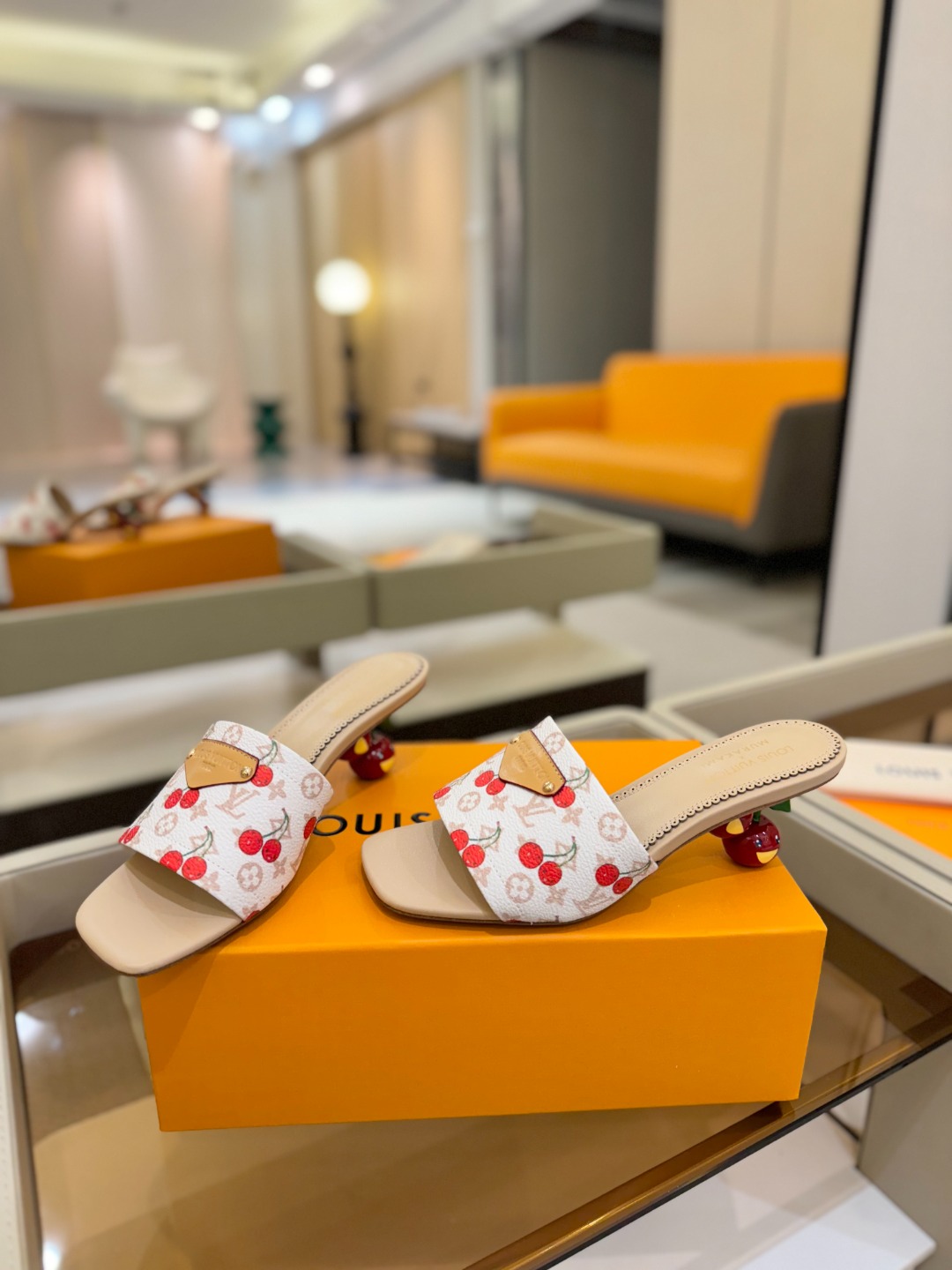 Louis Vuitton 2025 款官网系列！完美楦型、新元素樱桃电绣装饰更显优雅气质、上脚舒适好看