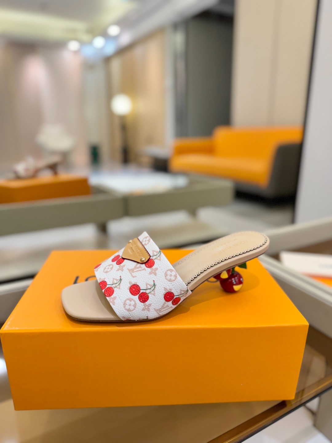 Louis Vuitton 2025 款官网系列！完美楦型、新元素樱桃电绣装饰更显优雅气质、上脚舒适好看