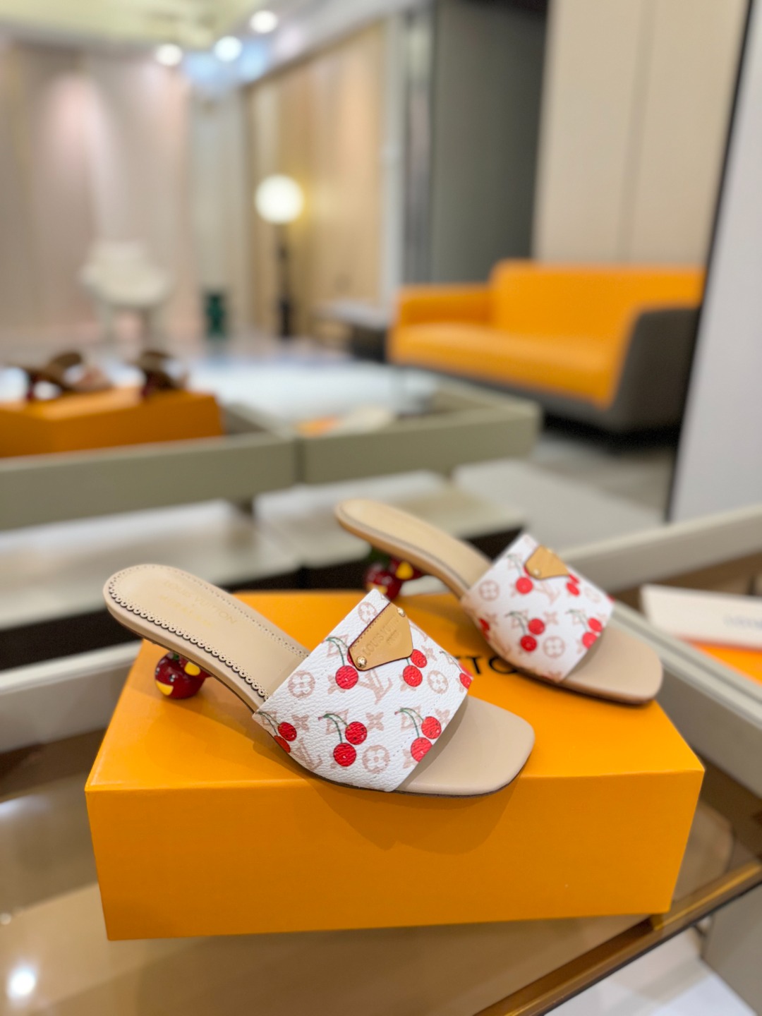 Louis Vuitton 2025 款官网系列！完美楦型、新元素樱桃电绣装饰更显优雅气质、上脚舒适好看