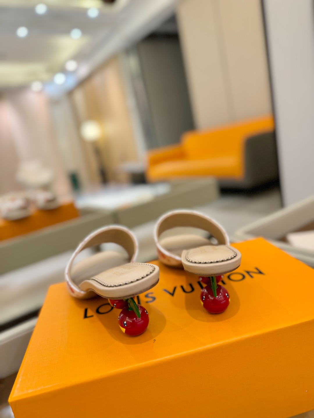 Louis Vuitton 2025 款官网系列！完美楦型、新元素樱桃电绣装饰更显优雅气质、上脚舒适好看