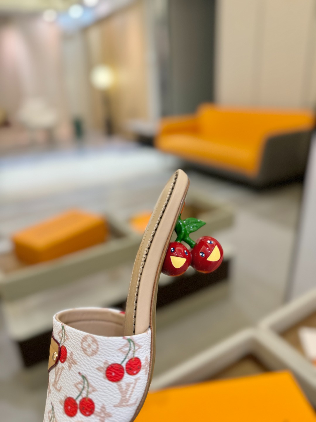 Louis Vuitton 2025 款官网系列！完美楦型、新元素樱桃电绣装饰更显优雅气质、上脚舒适好看