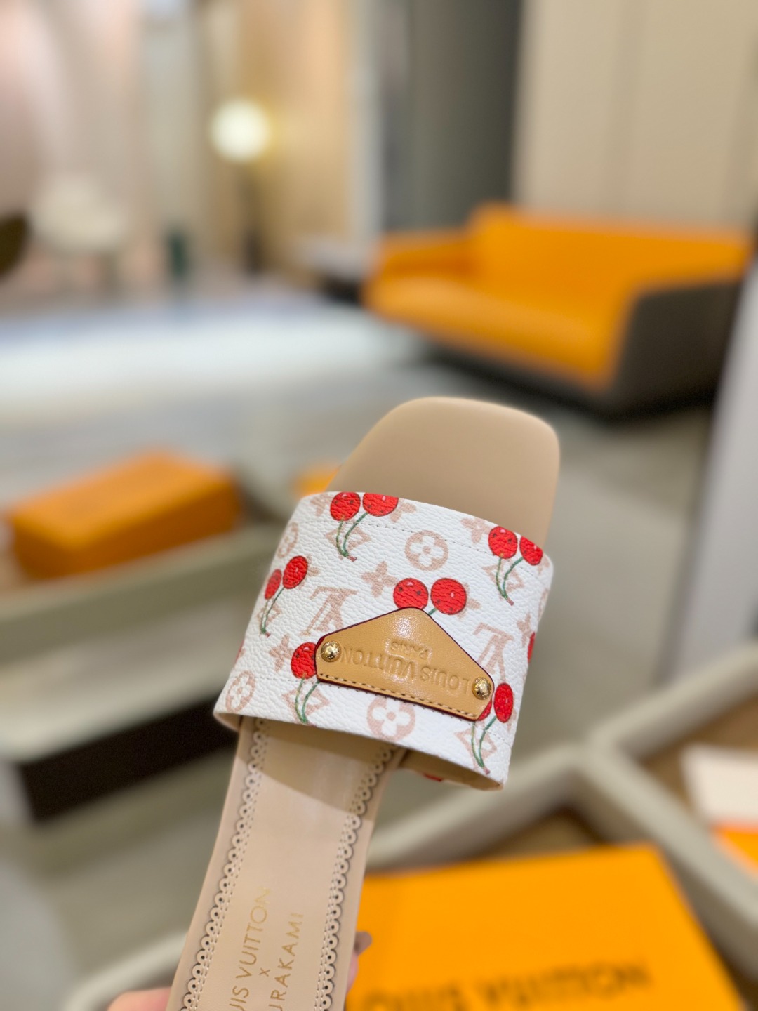 Louis Vuitton 2025 款官网系列！完美楦型、新元素樱桃电绣装饰更显优雅气质、上脚舒适好看