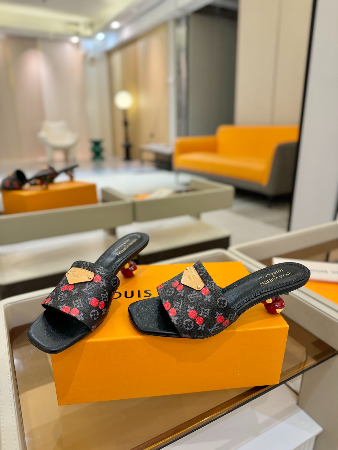 Louis Vuitton 2025 款官网系列！完美楦型、新元素樱桃电绣装饰更显优雅气质、上脚舒适好看