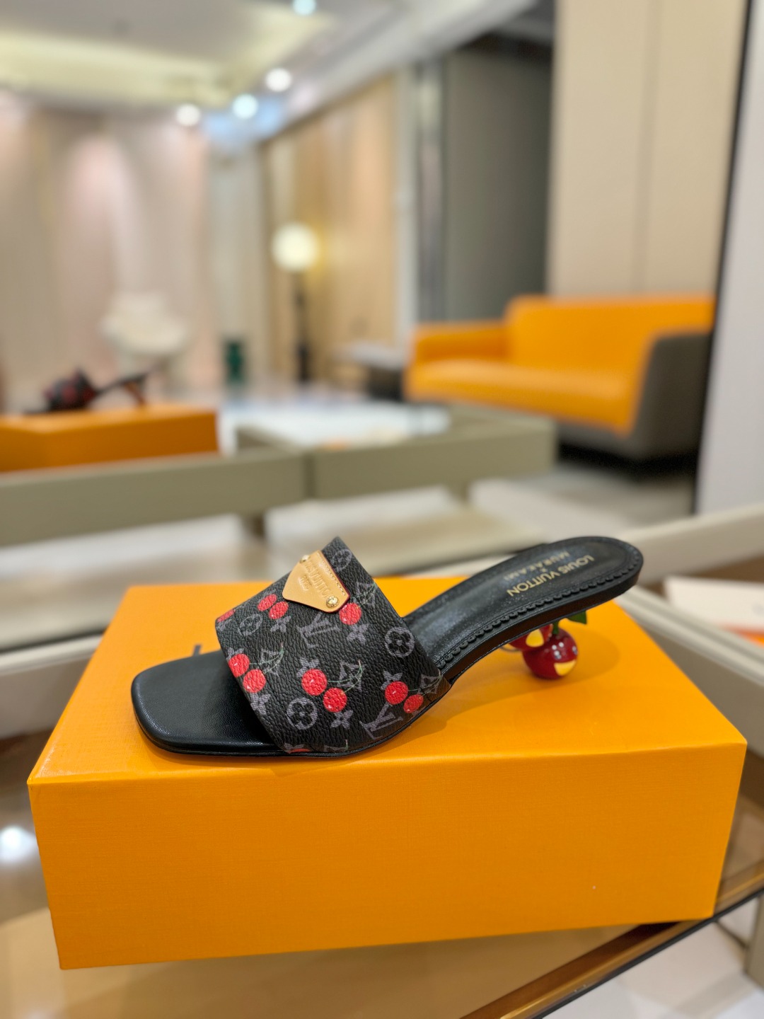 Louis Vuitton 2025 款官网系列！完美楦型、新元素樱桃电绣装饰更显优雅气质、上脚舒适好看