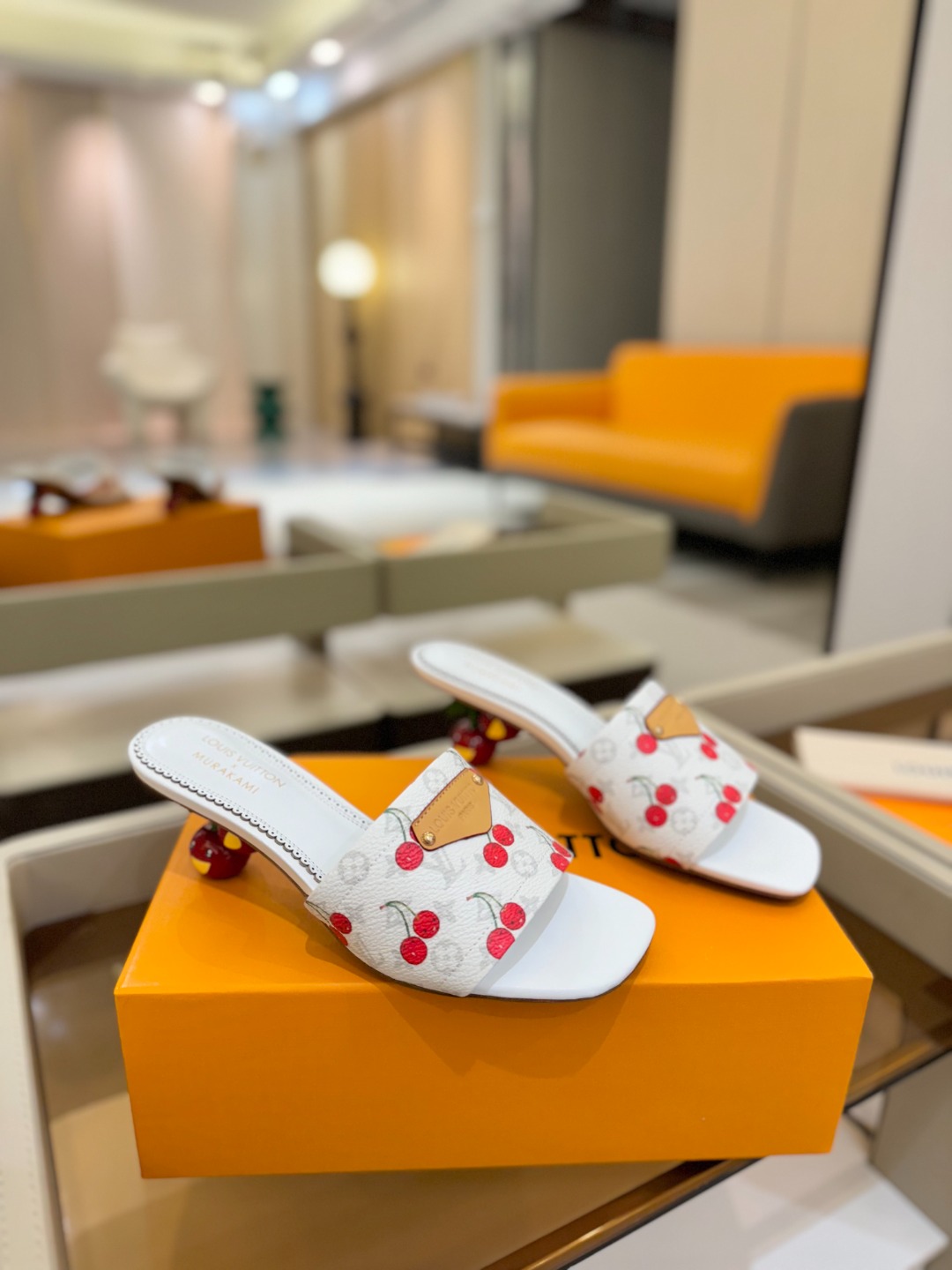 Louis Vuitton 2025 款官网系列！完美楦型、新元素樱桃电绣装饰更显优雅气质、上脚舒适好看