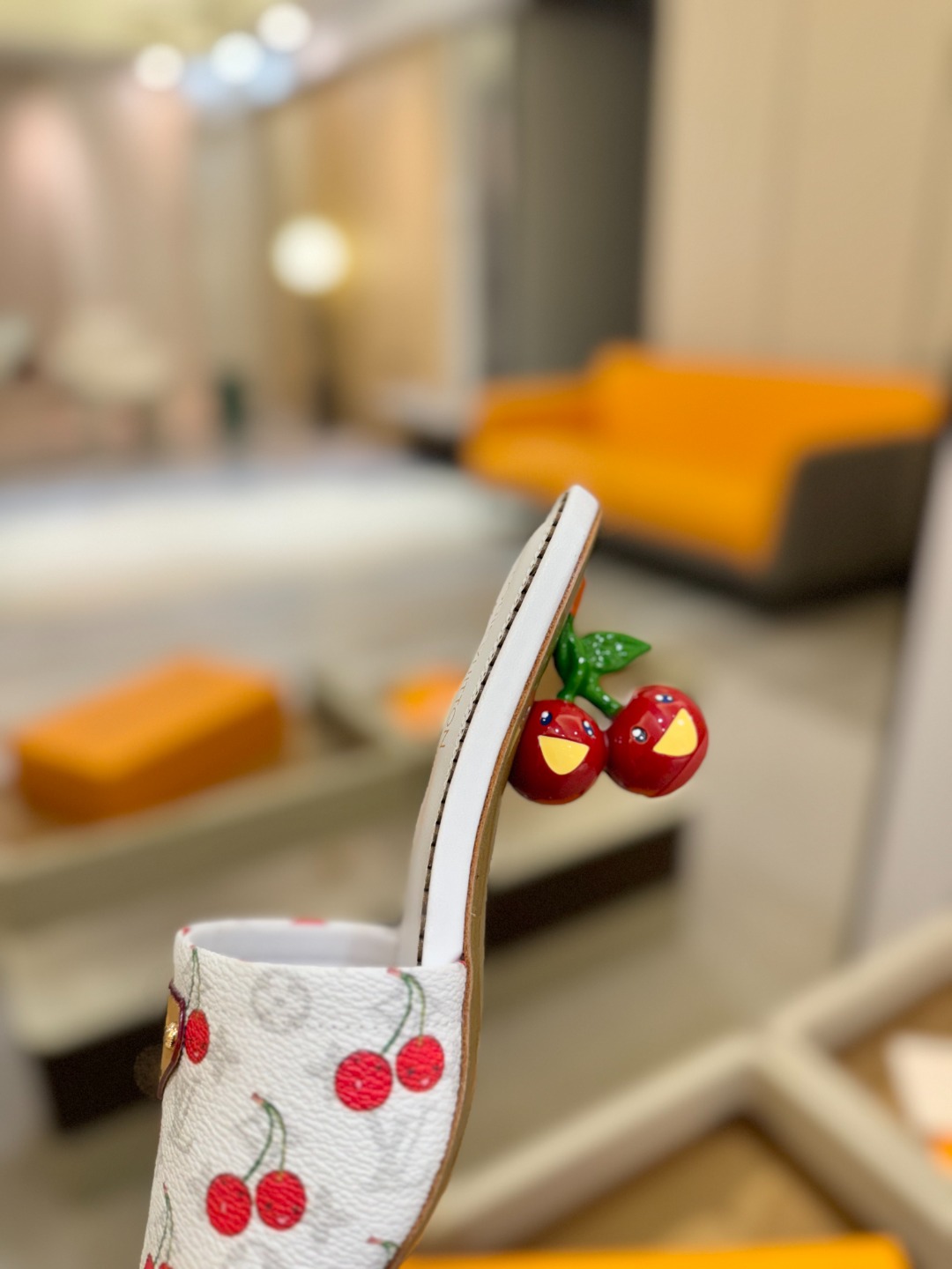 Louis Vuitton 2025 款官网系列！完美楦型、新元素樱桃电绣装饰更显优雅气质、上脚舒适好看