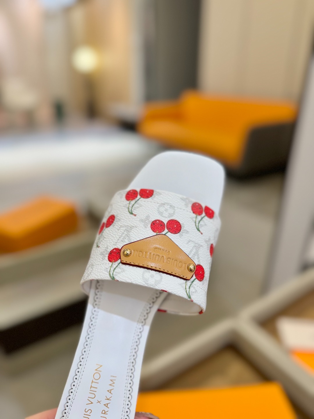 Louis Vuitton 2025 款官网系列！完美楦型、新元素樱桃电绣装饰更显优雅气质、上脚舒适好看