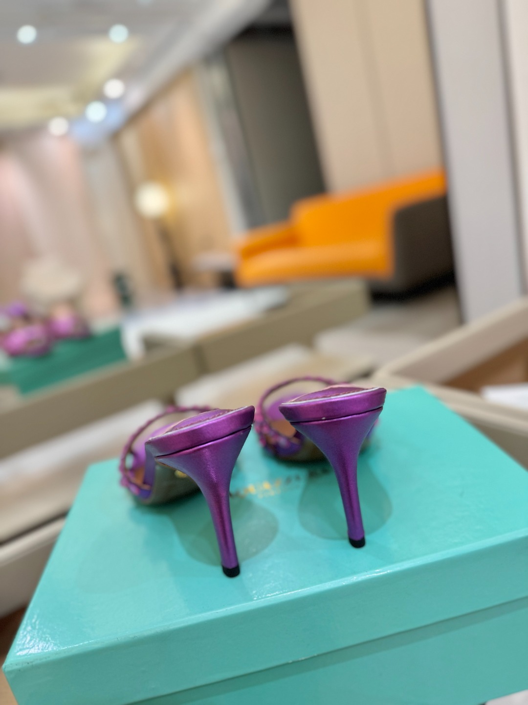 
Aquazzura   菠萝     𝐒𝐒  𝐧𝐞𝐰春夏新品高跟凉鞋。满满的钻，超闪 🌸((☀️⥎☀️