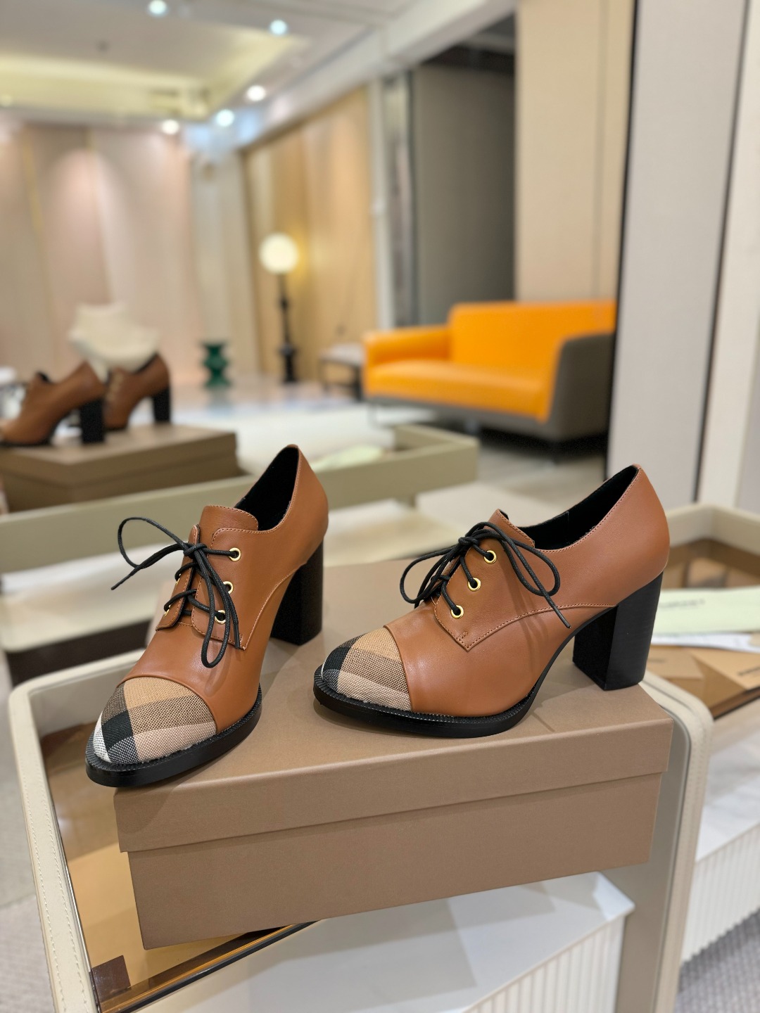 Burberryy 博柏利 𝑩𝒖𝒓𝒃𝒆𝒓𝒓𝒚𝒚💝 👠 𝘽𝙪𝙧𝙗𝙚𝙧𝙧𝙮𝙮 博柏利2025最新独家推出高跟