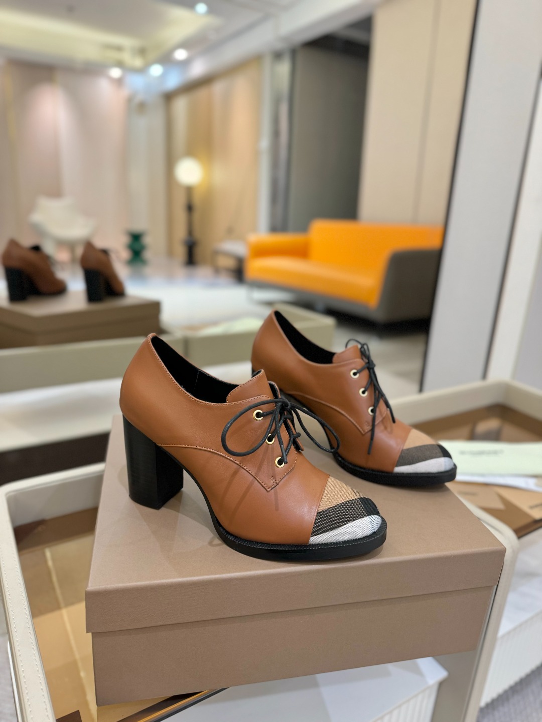 Burberryy 博柏利 𝑩𝒖𝒓𝒃𝒆𝒓𝒓𝒚𝒚💝 👠 𝘽𝙪𝙧𝙗𝙚𝙧𝙧𝙮𝙮 博柏利2025最新独家推出高跟
