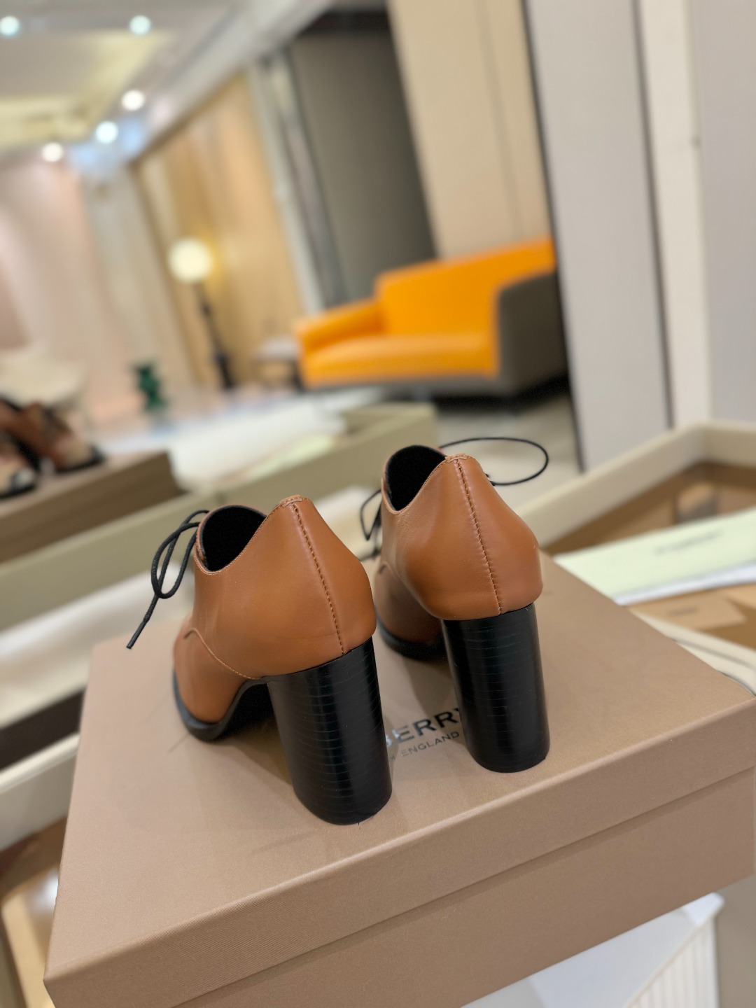 Burberryy 博柏利 𝑩𝒖𝒓𝒃𝒆𝒓𝒓𝒚𝒚💝 👠 𝘽𝙪𝙧𝙗𝙚𝙧𝙧𝙮𝙮 博柏利2025最新独家推出高跟