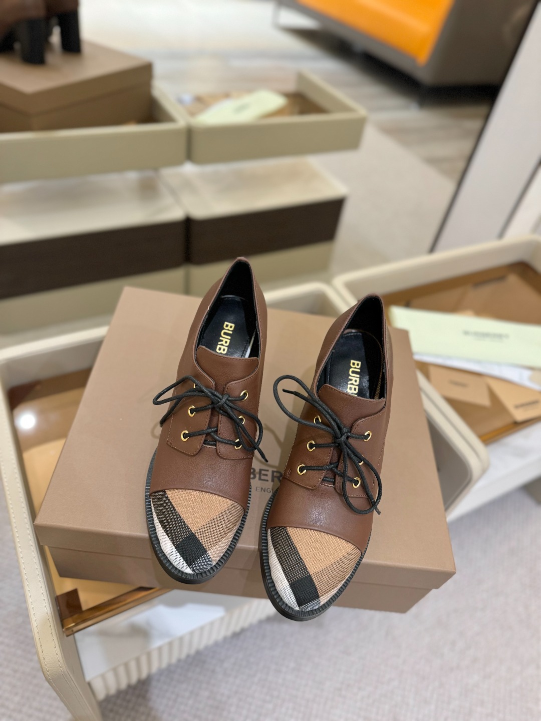 Burberryy 博柏利 𝑩𝒖𝒓𝒃𝒆𝒓𝒓𝒚𝒚💝 👠 𝘽𝙪𝙧𝙗𝙚𝙧𝙧𝙮𝙮 博柏利2025最新独家推出高跟