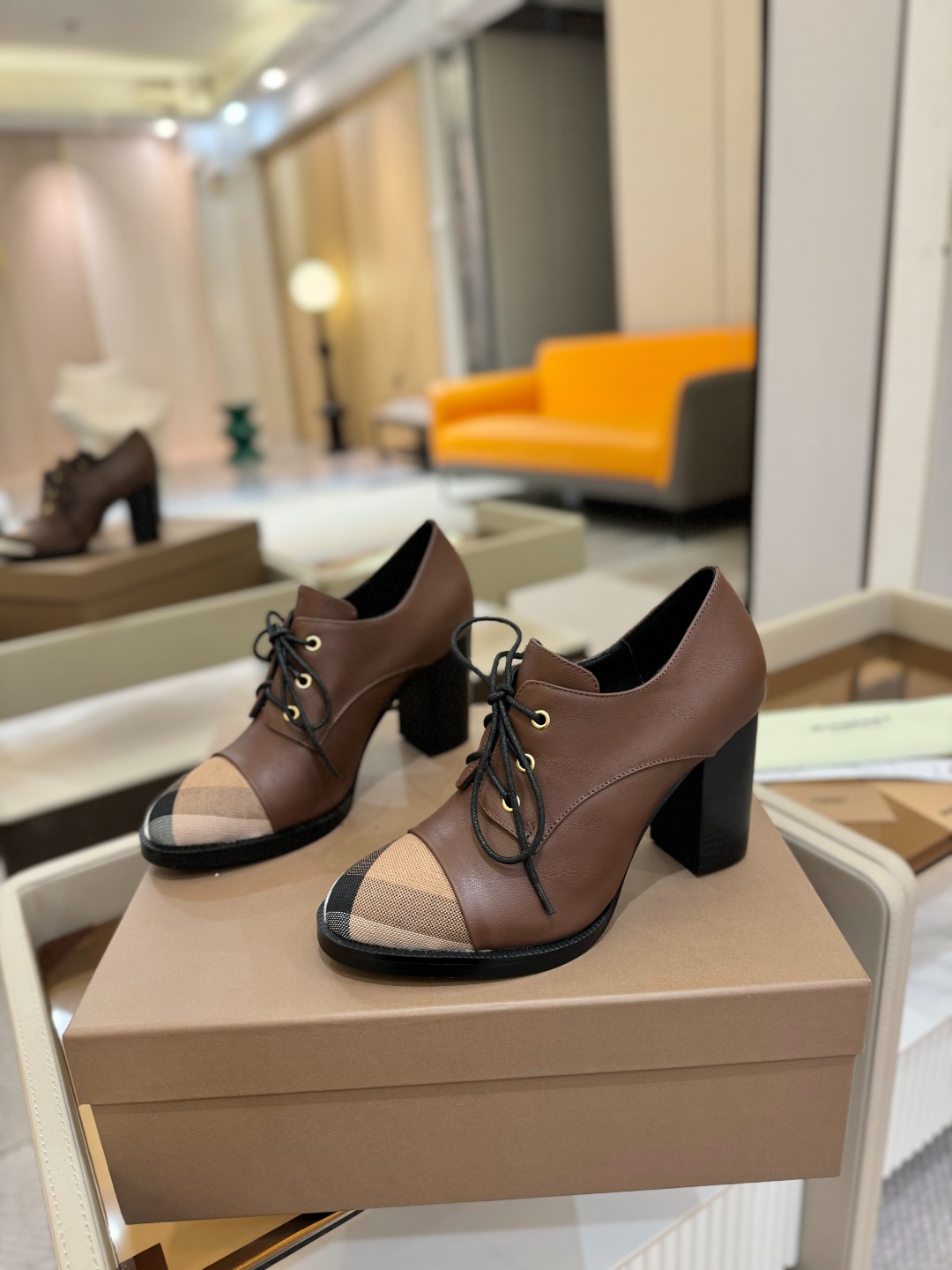 Burberryy 博柏利 𝑩𝒖𝒓𝒃𝒆𝒓𝒓𝒚𝒚💝 👠 𝘽𝙪𝙧𝙗𝙚𝙧𝙧𝙮𝙮 博柏利2025最新独家推出高跟