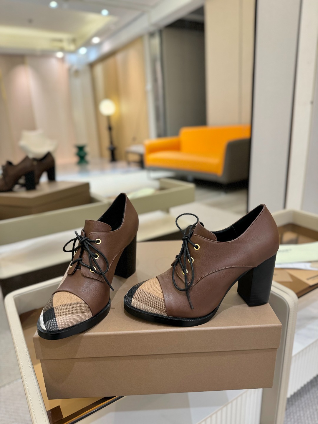 Burberryy 博柏利 𝑩𝒖𝒓𝒃𝒆𝒓𝒓𝒚𝒚💝 👠 𝘽𝙪𝙧𝙗𝙚𝙧𝙧𝙮𝙮 博柏利2025最新独家推出高跟