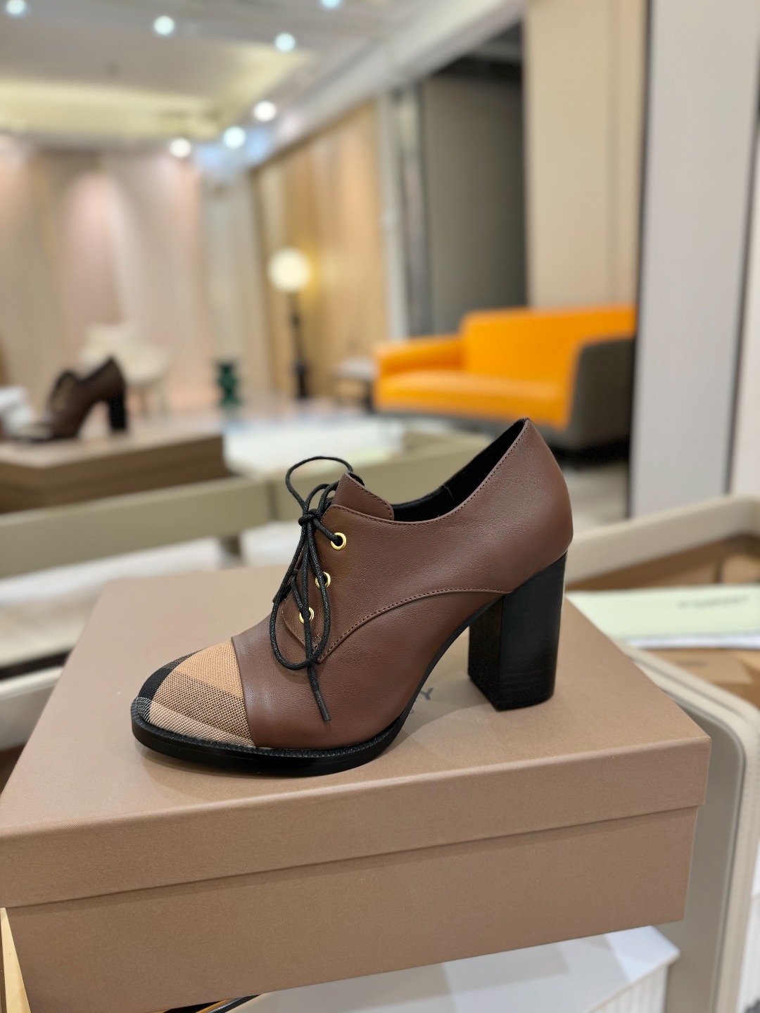 Burberryy 博柏利 𝑩𝒖𝒓𝒃𝒆𝒓𝒓𝒚𝒚💝 👠 𝘽𝙪𝙧𝙗𝙚𝙧𝙧𝙮𝙮 博柏利2025最新独家推出高跟