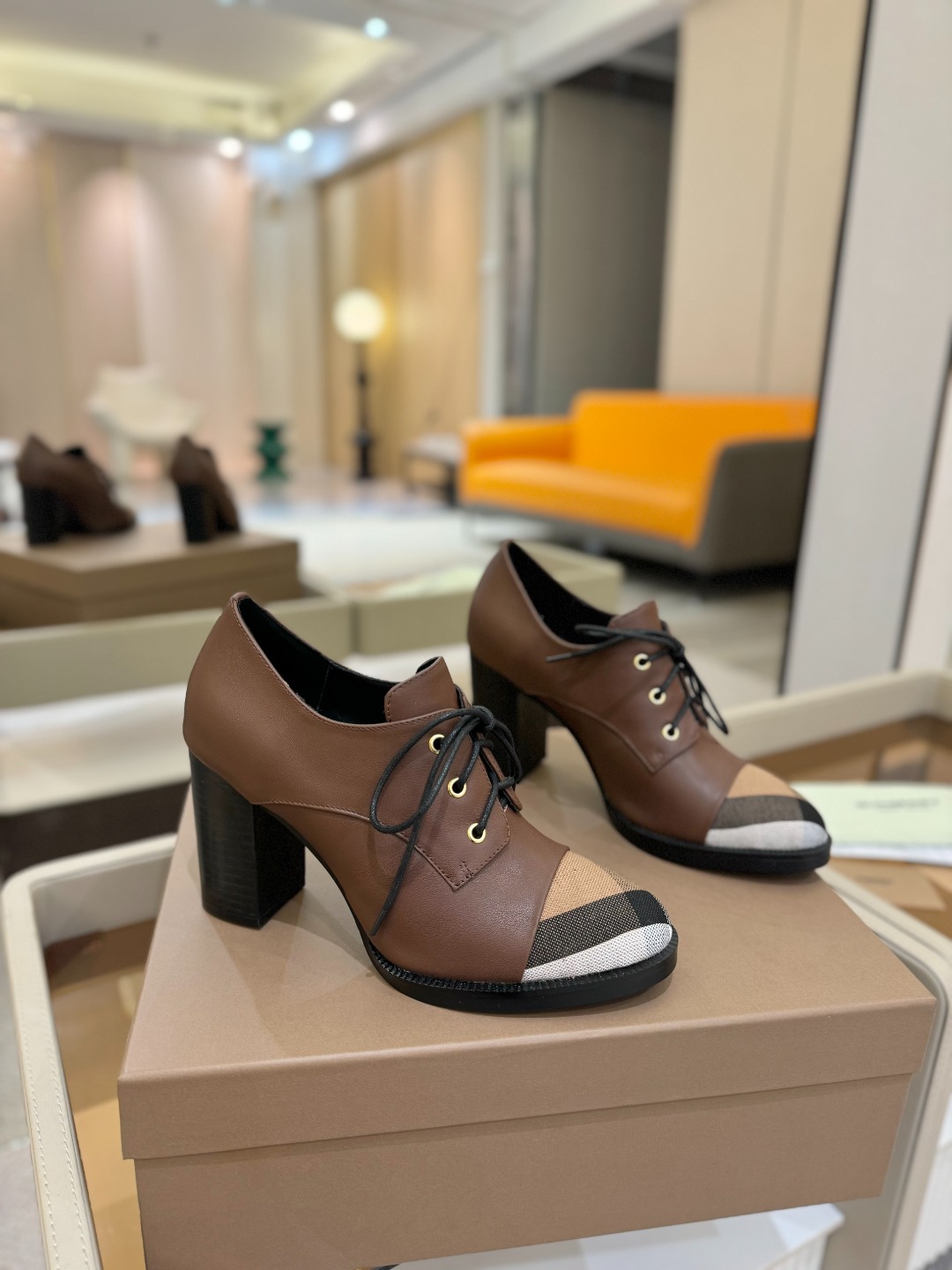 Burberryy 博柏利 𝑩𝒖𝒓𝒃𝒆𝒓𝒓𝒚𝒚💝 👠 𝘽𝙪𝙧𝙗𝙚𝙧𝙧𝙮𝙮 博柏利2025最新独家推出高跟