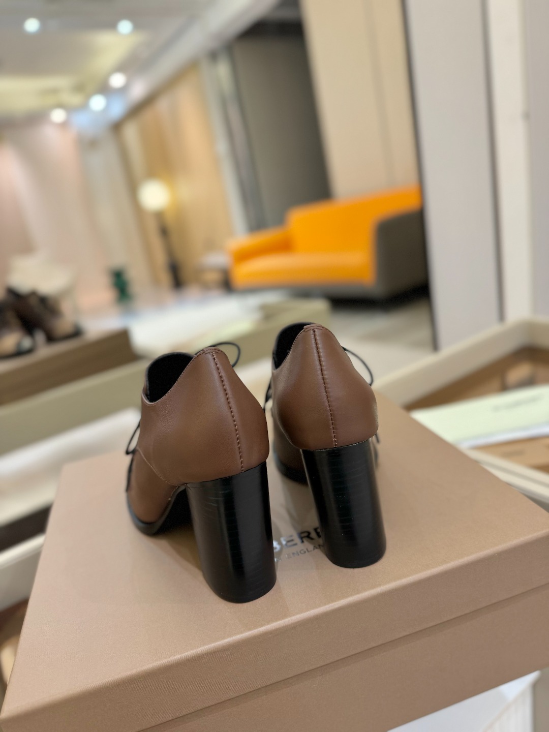 Burberryy 博柏利 𝑩𝒖𝒓𝒃𝒆𝒓𝒓𝒚𝒚💝 👠 𝘽𝙪𝙧𝙗𝙚𝙧𝙧𝙮𝙮 博柏利2025最新独家推出高跟