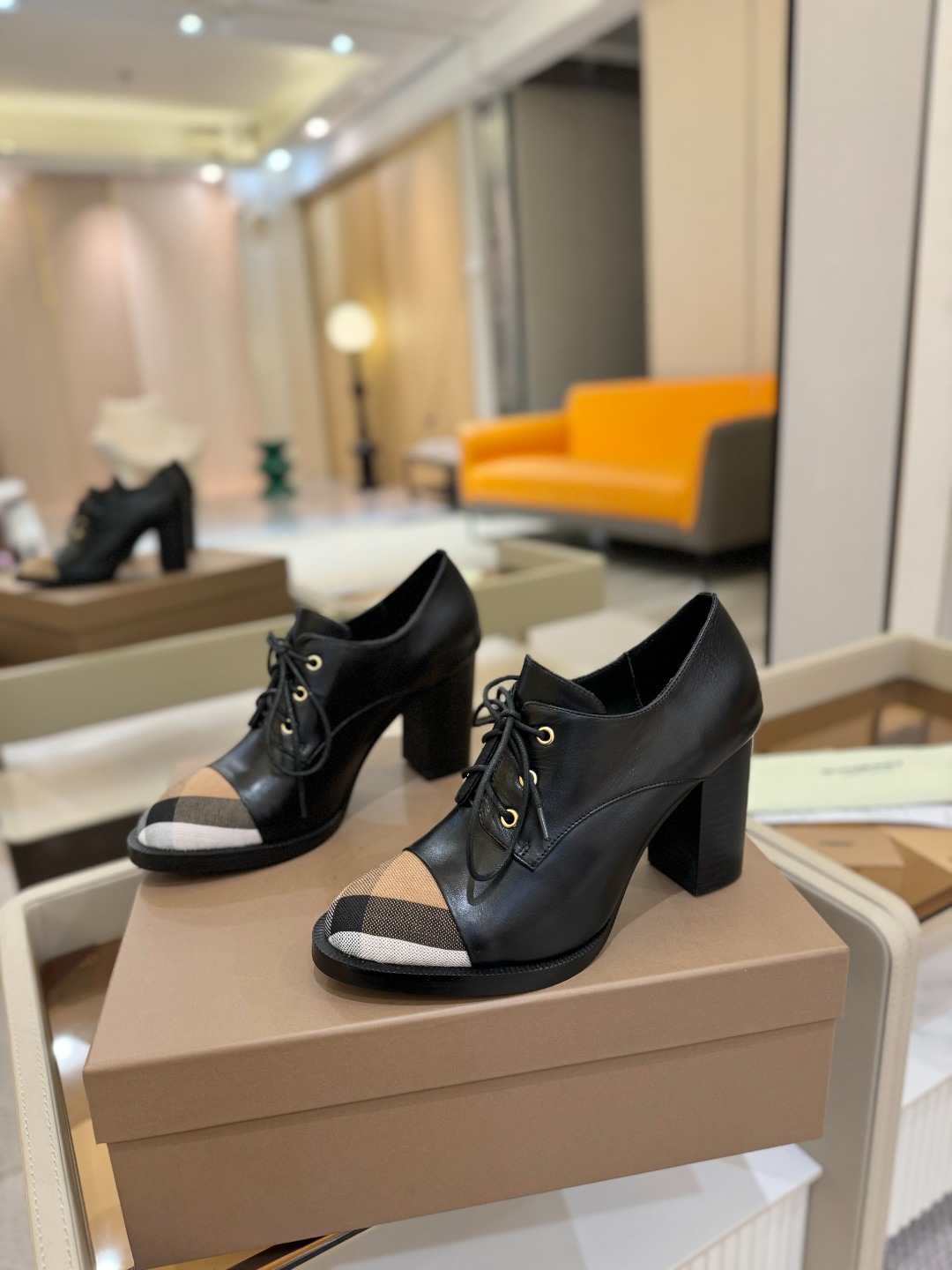 Burberryy 博柏利 𝑩𝒖𝒓𝒃𝒆𝒓𝒓𝒚𝒚💝 👠 𝘽𝙪𝙧𝙗𝙚𝙧𝙧𝙮𝙮 博柏利2025最新独家推出高跟