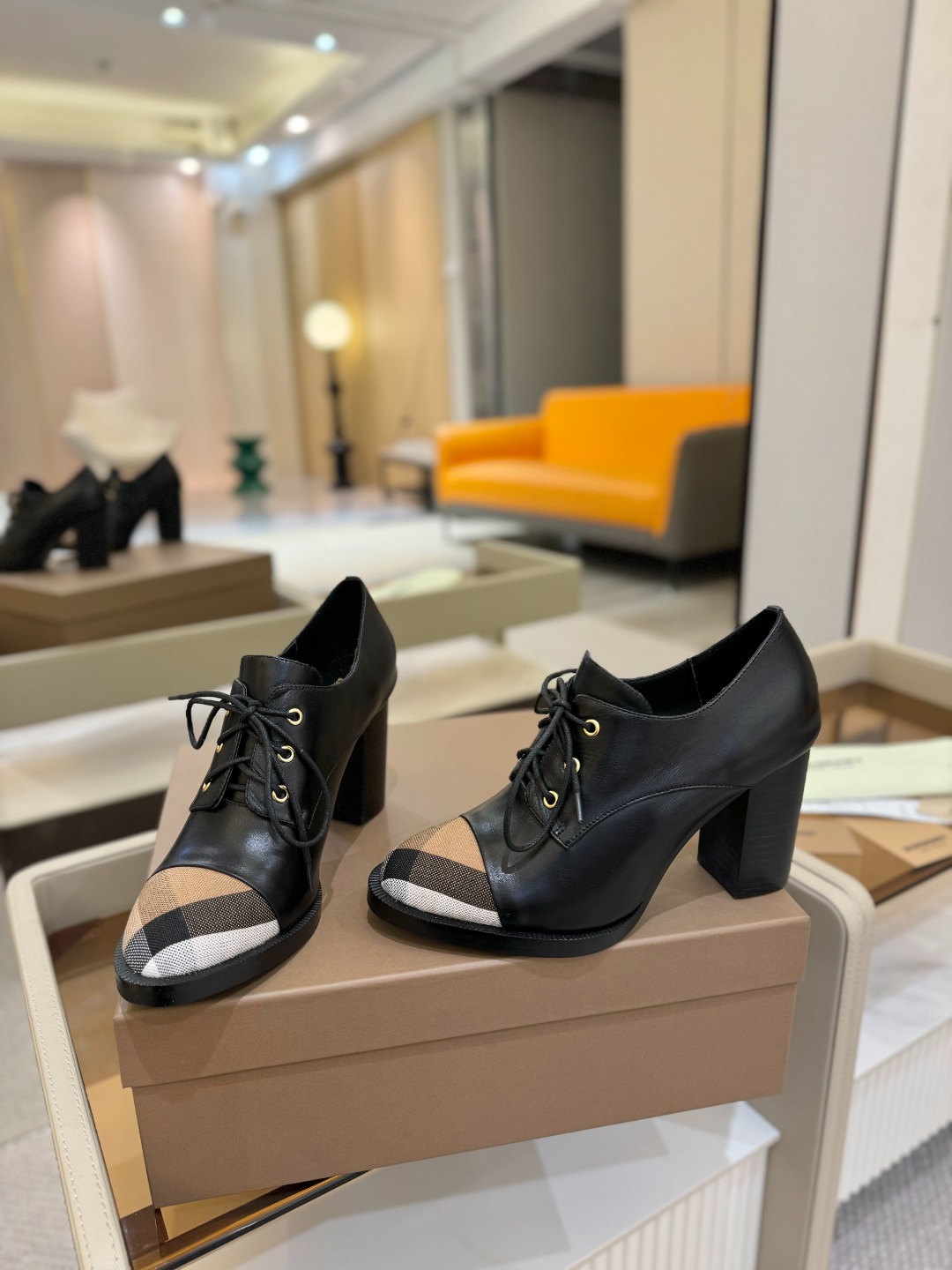 Burberryy 博柏利 𝑩𝒖𝒓𝒃𝒆𝒓𝒓𝒚𝒚💝 👠 𝘽𝙪𝙧𝙗𝙚𝙧𝙧𝙮𝙮 博柏利2025最新独家推出高跟