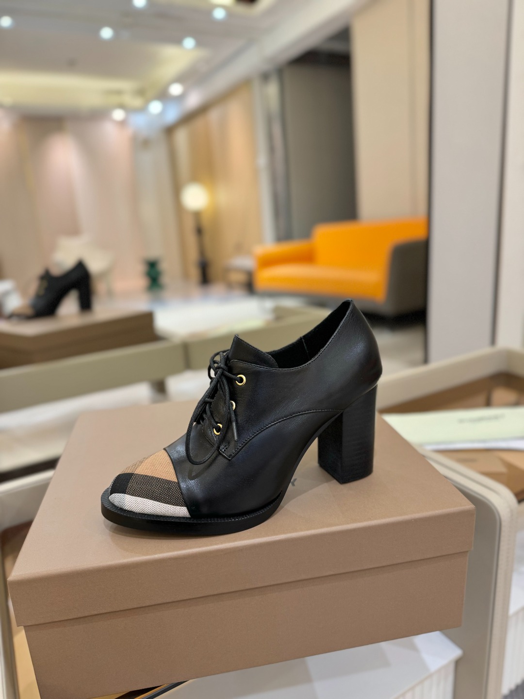 Burberryy 博柏利 𝑩𝒖𝒓𝒃𝒆𝒓𝒓𝒚𝒚💝 👠 𝘽𝙪𝙧𝙗𝙚𝙧𝙧𝙮𝙮 博柏利2025最新独家推出高跟