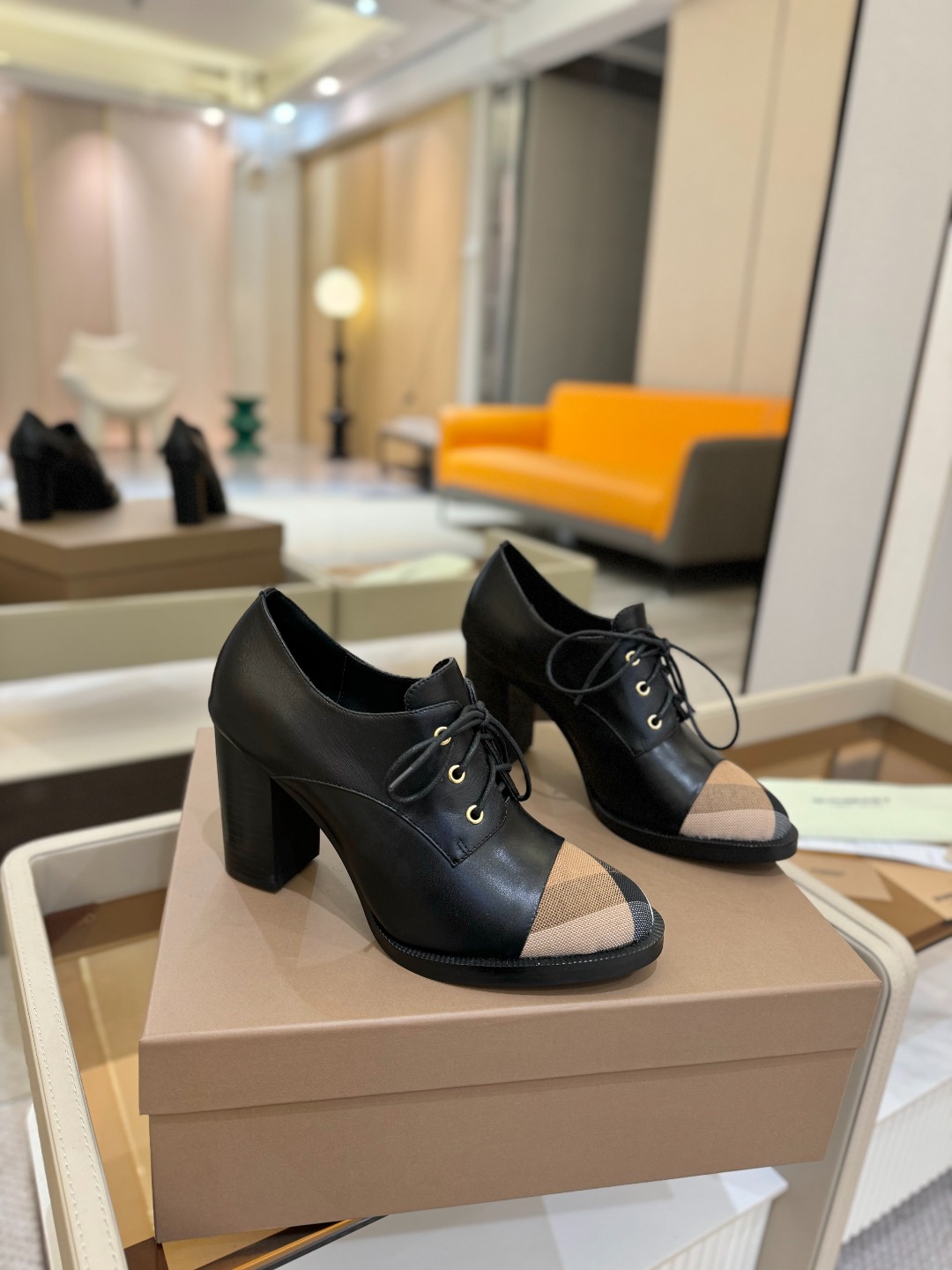 Burberryy 博柏利 𝑩𝒖𝒓𝒃𝒆𝒓𝒓𝒚𝒚💝 👠 𝘽𝙪𝙧𝙗𝙚𝙧𝙧𝙮𝙮 博柏利2025最新独家推出高跟