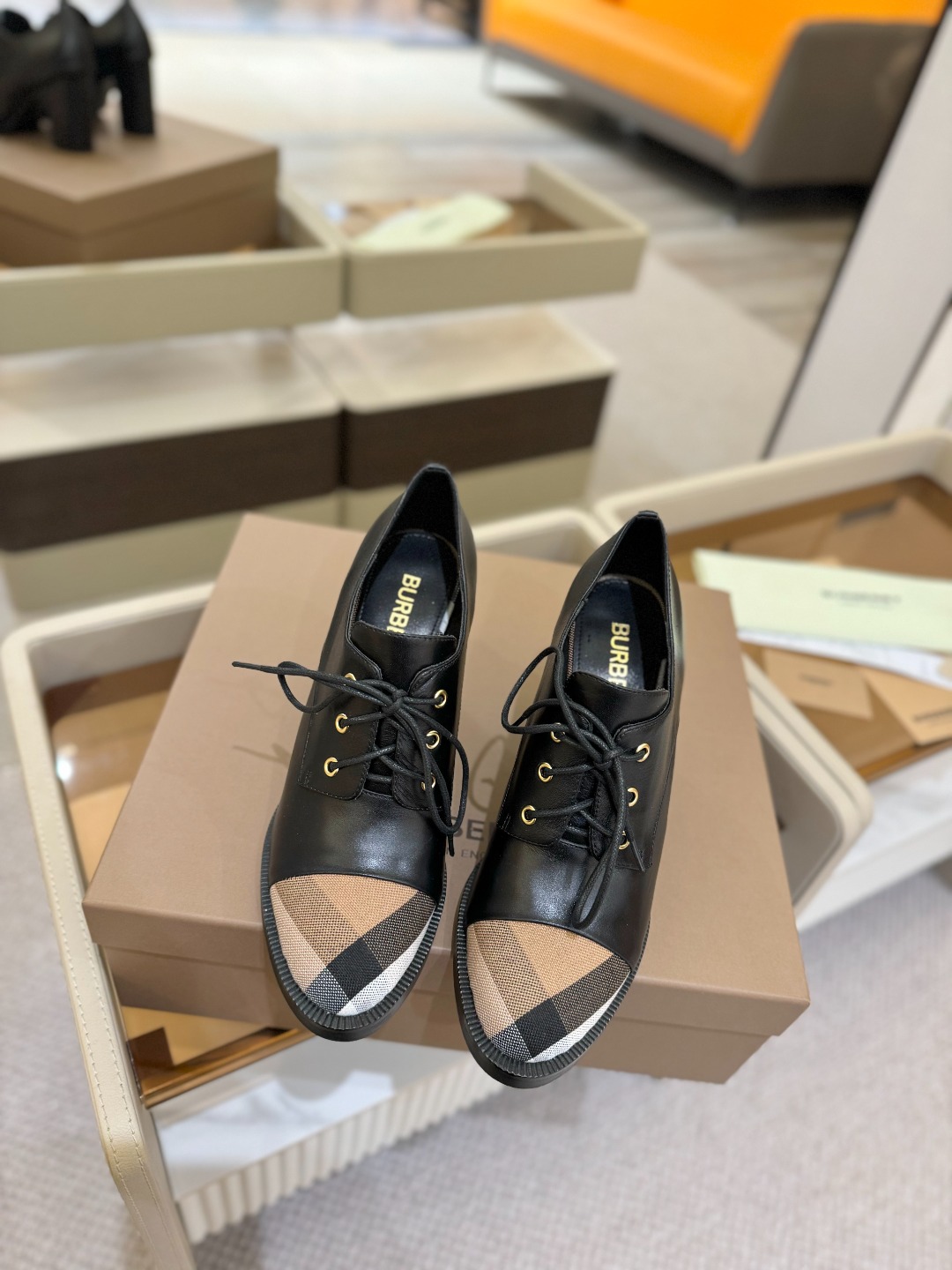 Burberryy 博柏利 𝑩𝒖𝒓𝒃𝒆𝒓𝒓𝒚𝒚💝 👠 𝘽𝙪𝙧𝙗𝙚𝙧𝙧𝙮𝙮 博柏利2025最新独家推出高跟