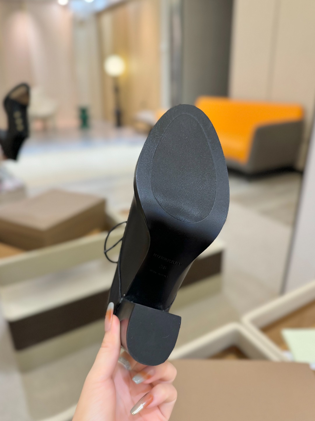 Burberryy 博柏利 𝑩𝒖𝒓𝒃𝒆𝒓𝒓𝒚𝒚💝 👠 𝘽𝙪𝙧𝙗𝙚𝙧𝙧𝙮𝙮 博柏利2025最新独家推出高跟