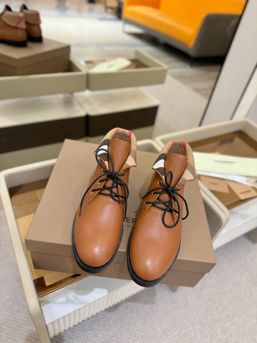Burberryy 博柏利 𝑩𝒖𝒓𝒃𝒆𝒓𝒓𝒚𝒚💝 👠 𝘽𝙪𝙧𝙗𝙚𝙧𝙧𝙮𝙮 博柏利2025最新独家推出高跟