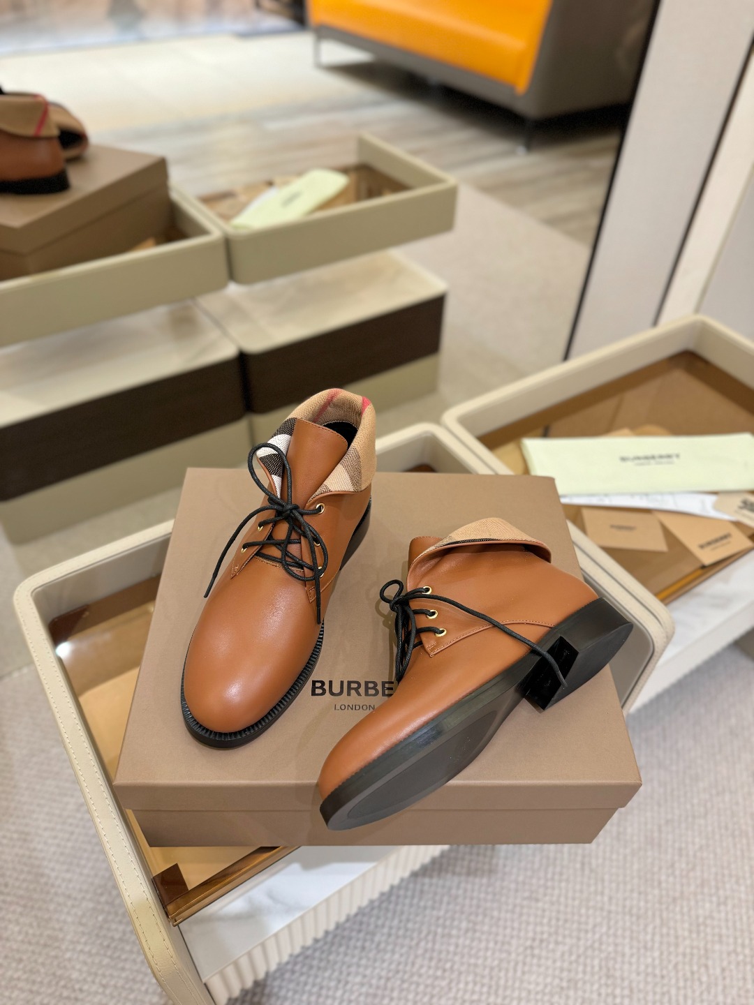 Burberryy 博柏利 𝑩𝒖𝒓𝒃𝒆𝒓𝒓𝒚𝒚💝 👠 𝘽𝙪𝙧𝙗𝙚𝙧𝙧𝙮𝙮 博柏利2025最新独家推出高跟