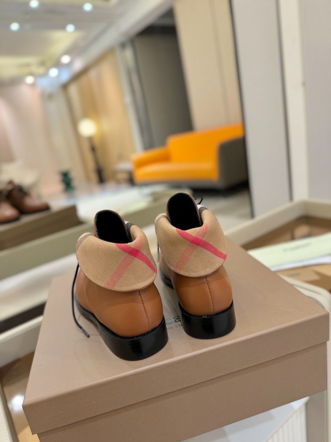 Burberryy 博柏利 𝑩𝒖𝒓𝒃𝒆𝒓𝒓𝒚𝒚💝 👠 𝘽𝙪𝙧𝙗𝙚𝙧𝙧𝙮𝙮 博柏利2025最新独家推出高跟