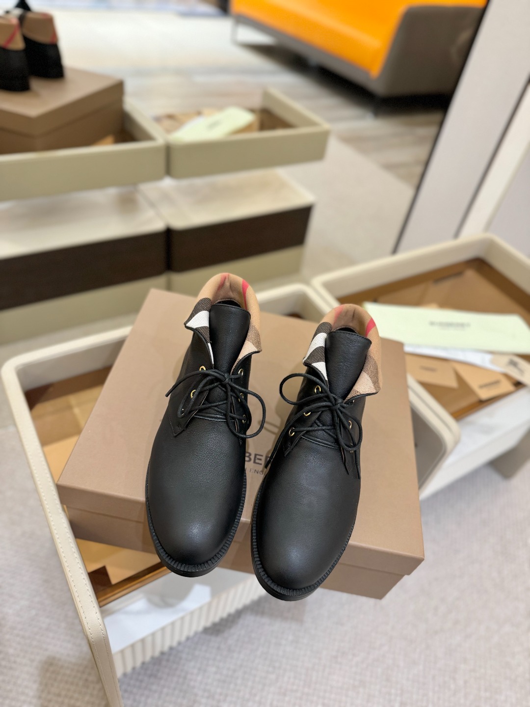 Burberryy 博柏利 𝑩𝒖𝒓𝒃𝒆𝒓𝒓𝒚𝒚💝 👠 𝘽𝙪𝙧𝙗𝙚𝙧𝙧𝙮𝙮 博柏利2025最新独家推出高跟