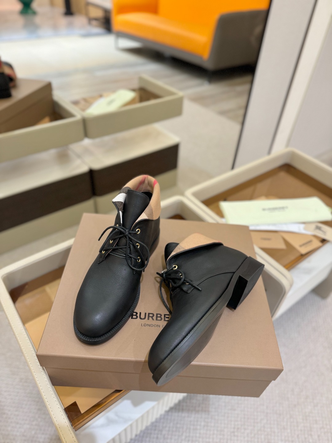 Burberryy 博柏利 𝑩𝒖𝒓𝒃𝒆𝒓𝒓𝒚𝒚💝 👠 𝘽𝙪𝙧𝙗𝙚𝙧𝙧𝙮𝙮 博柏利2025最新独家推出高跟