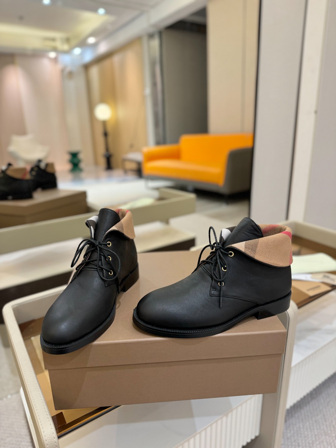 Burberryy 博柏利 𝑩𝒖𝒓𝒃𝒆𝒓𝒓𝒚𝒚💝 👠 𝘽𝙪𝙧𝙗𝙚𝙧𝙧𝙮𝙮 博柏利2025最新独家推出高跟