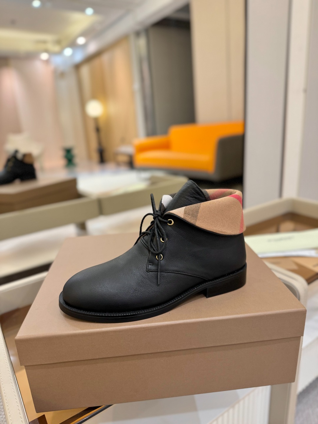 Burberryy 博柏利 𝑩𝒖𝒓𝒃𝒆𝒓𝒓𝒚𝒚💝 👠 𝘽𝙪𝙧𝙗𝙚𝙧𝙧𝙮𝙮 博柏利2025最新独家推出高跟
