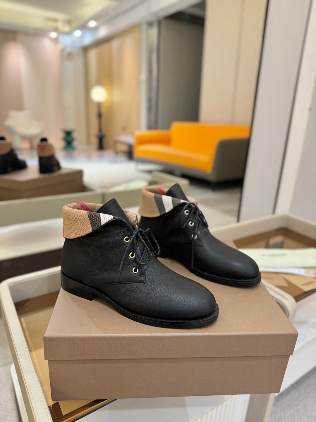 Burberryy 博柏利 𝑩𝒖𝒓𝒃𝒆𝒓𝒓𝒚𝒚💝 👠 𝘽𝙪𝙧𝙗𝙚𝙧𝙧𝙮𝙮 博柏利2025最新独家推出高跟