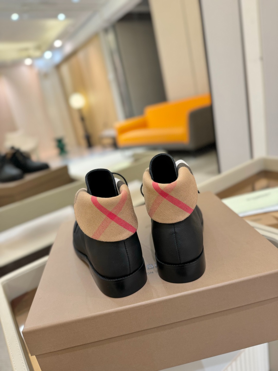 Burberryy 博柏利 𝑩𝒖𝒓𝒃𝒆𝒓𝒓𝒚𝒚💝 👠 𝘽𝙪𝙧𝙗𝙚𝙧𝙧𝙮𝙮 博柏利2025最新独家推出高跟