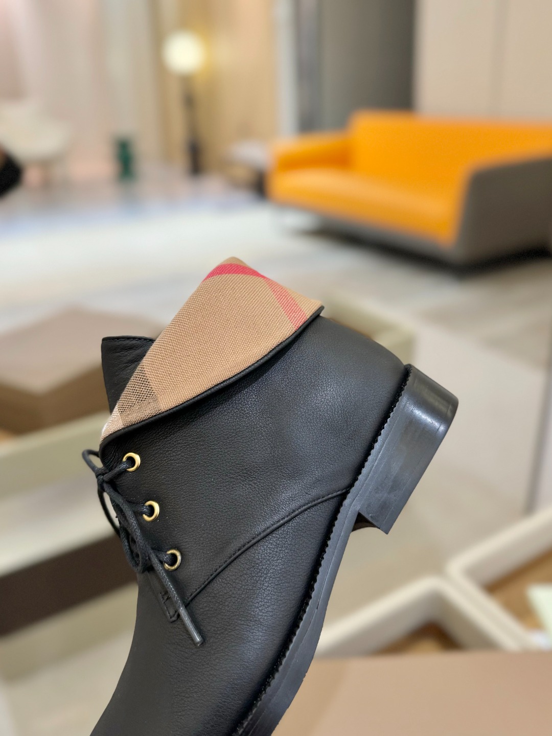 Burberryy 博柏利 𝑩𝒖𝒓𝒃𝒆𝒓𝒓𝒚𝒚💝 👠 𝘽𝙪𝙧𝙗𝙚𝙧𝙧𝙮𝙮 博柏利2025最新独家推出高跟