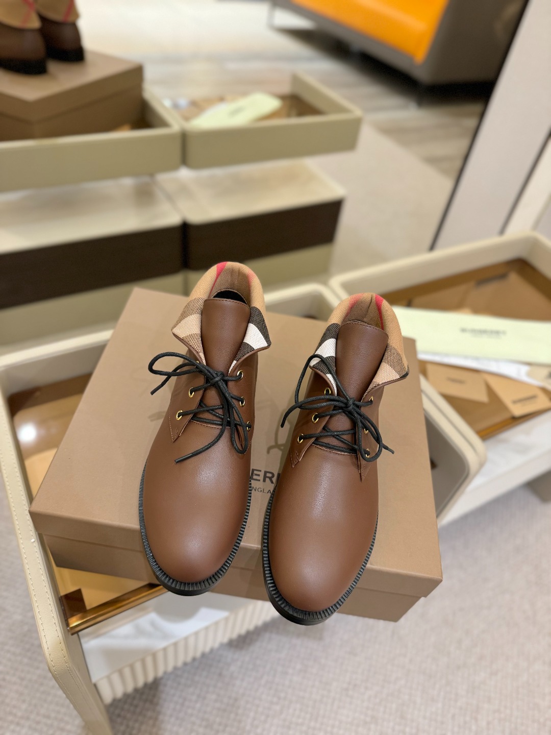 Burberryy 博柏利 𝑩𝒖𝒓𝒃𝒆𝒓𝒓𝒚𝒚💝 👠 𝘽𝙪𝙧𝙗𝙚𝙧𝙧𝙮𝙮 博柏利2025最新独家推出高跟