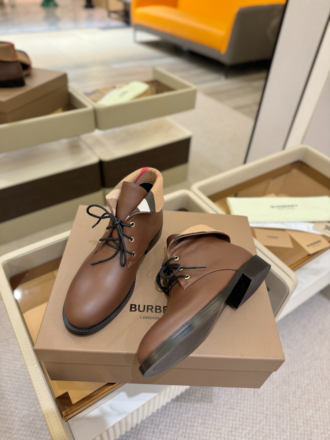 Burberryy 博柏利 𝑩𝒖𝒓𝒃𝒆𝒓𝒓𝒚𝒚💝 👠 𝘽𝙪𝙧𝙗𝙚𝙧𝙧𝙮𝙮 博柏利2025最新独家推出高跟