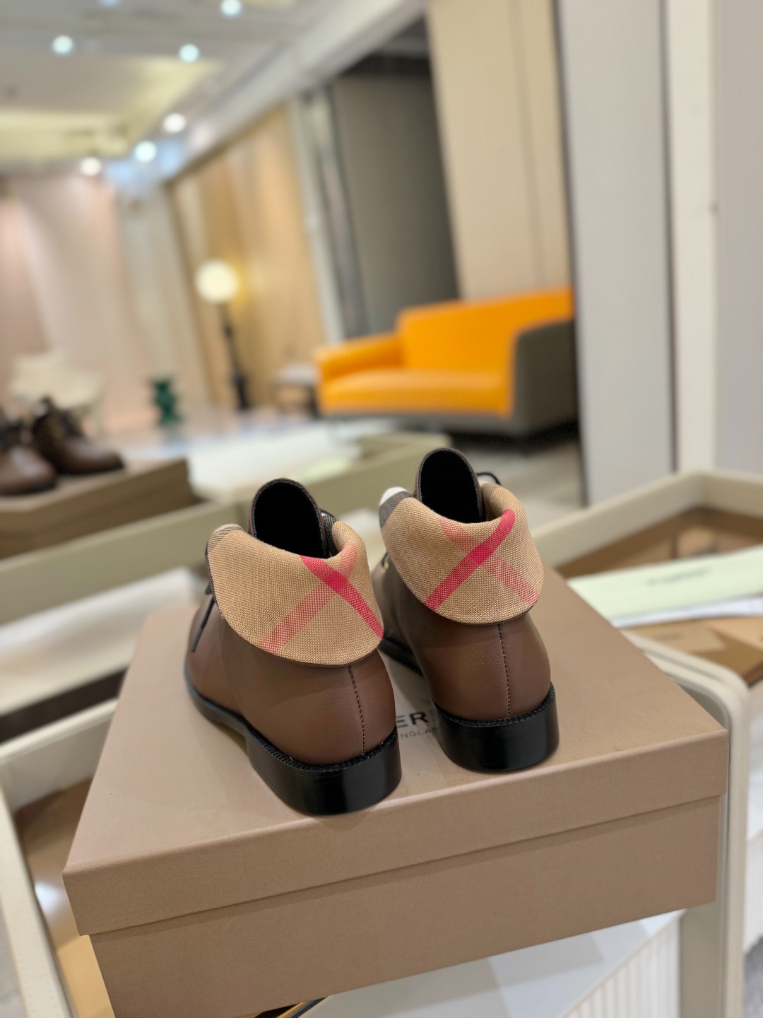 Burberryy 博柏利 𝑩𝒖𝒓𝒃𝒆𝒓𝒓𝒚𝒚💝 👠 𝘽𝙪𝙧𝙗𝙚𝙧𝙧𝙮𝙮 博柏利2025最新独家推出高跟