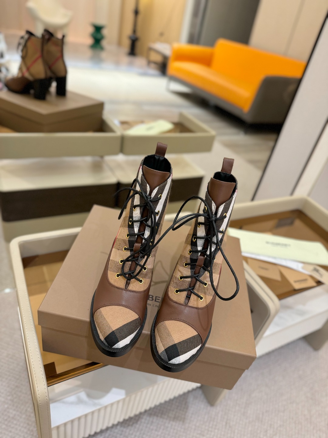 Burberryy 博柏利 𝑩𝒚𝒓𝒃𝒆𝒓𝒓𝒚𝒚💝 👠 𝘽𝙪𝙧𝙗𝙚𝙧𝙧𝙮𝙮 博柏利2025 独家 推出经典