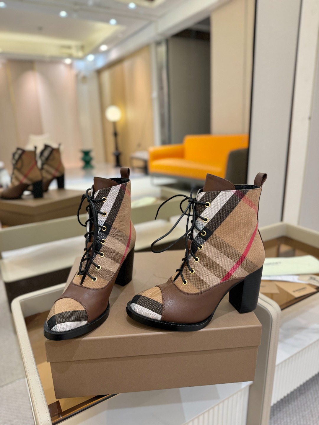 Burberryy 博柏利 𝑩𝒚𝒓𝒃𝒆𝒓𝒓𝒚𝒚💝 👠 𝘽𝙪𝙧𝙗𝙚𝙧𝙧𝙮𝙮 博柏利2025 独家 推出经典