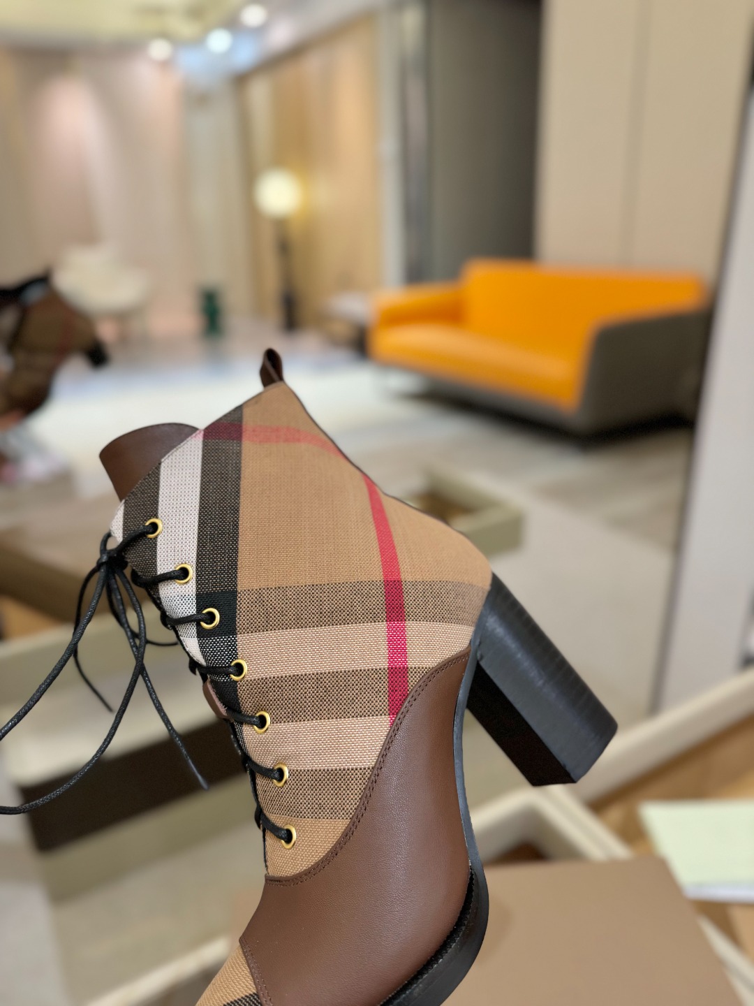 Burberryy 博柏利 𝑩𝒚𝒓𝒃𝒆𝒓𝒓𝒚𝒚💝 👠 𝘽𝙪𝙧𝙗𝙚𝙧𝙧𝙮𝙮 博柏利2025 独家 推出经典