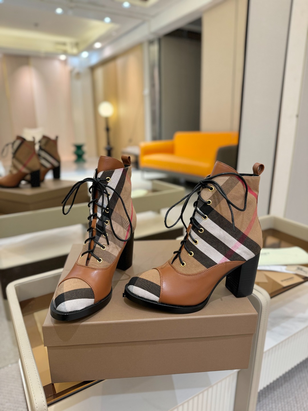 Burberryy 博柏利 𝑩𝒚𝒓𝒃𝒆𝒓𝒓𝒚𝒚💝 👠 𝘽𝙪𝙧𝙗𝙚𝙧𝙧𝙮𝙮 博柏利2025 独家 推出经典