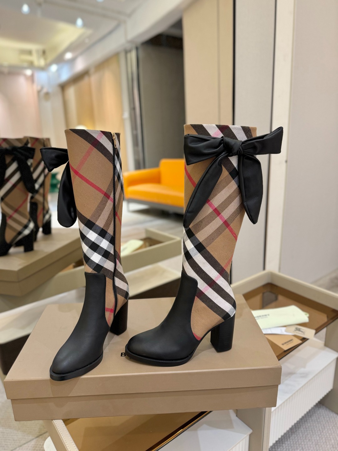 Burberryy 博柏利 𝑩𝒚𝒓𝒃𝒆𝒓𝒓𝒚𝒚💝 👠 𝘽𝙪𝙧𝙗𝙚𝙧𝙧𝙮𝙮 博柏利 2025 独家推出经典