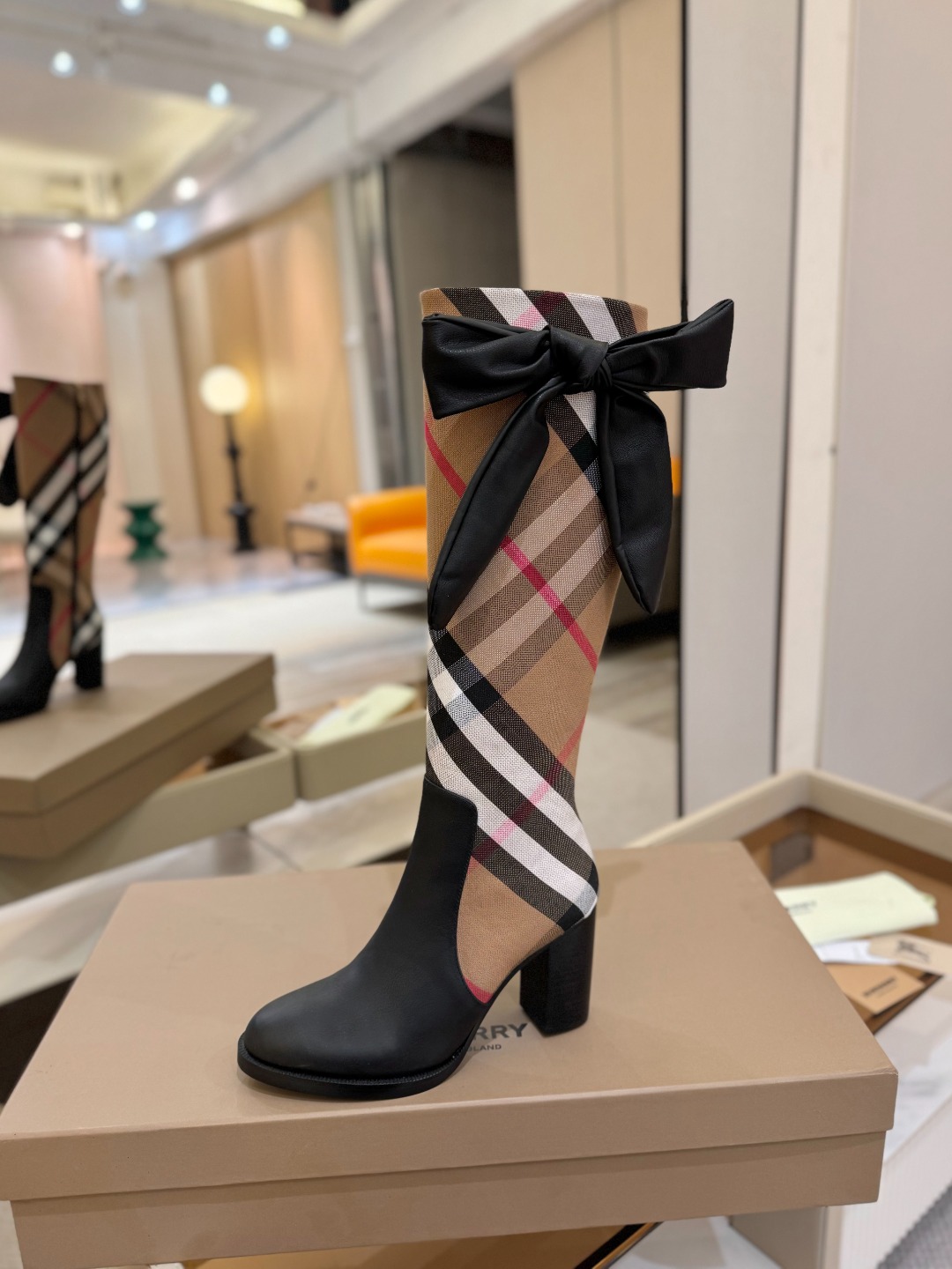 Burberryy 博柏利 𝑩𝒚𝒓𝒃𝒆𝒓𝒓𝒚𝒚💝 👠 𝘽𝙪𝙧𝙗𝙚𝙧𝙧𝙮𝙮 博柏利 2025 独家推出经典